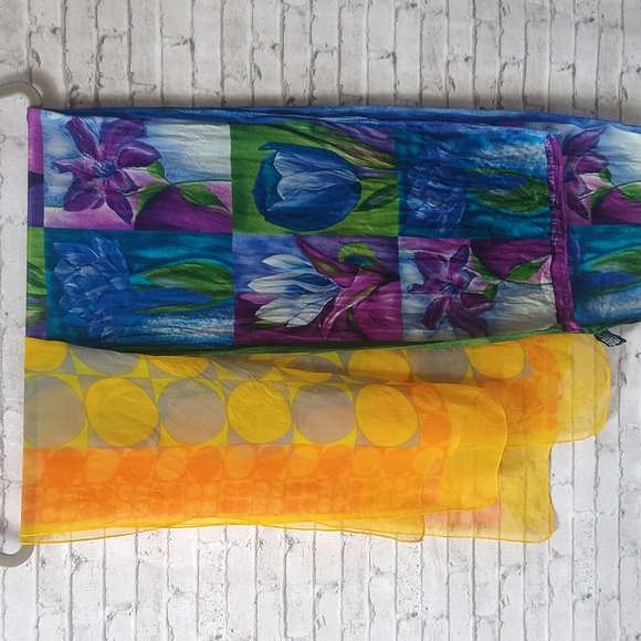 Adrienne Vittadini Silk Scarf Plus One - Picture 3 of 4